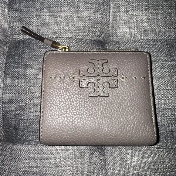 TORY BURCH McGraw Bi-fold wallet in Silver Maple (Grayish/Taupe) - Picture 1 of 10